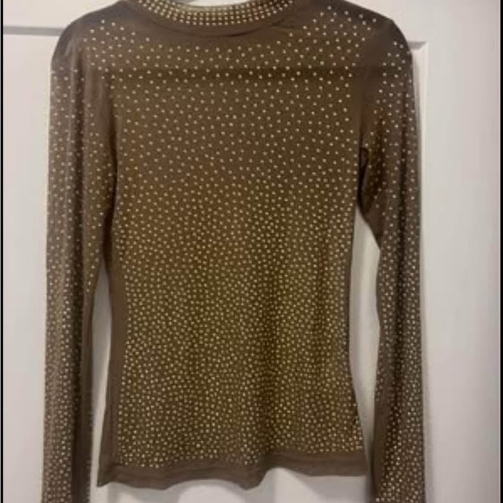YaYa Aflalo Gold Fitted Blouse with Crew Neckline